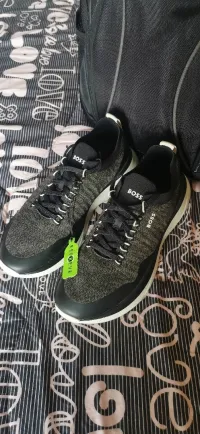 Boss original caba London pointure 43 fabriqué en Vietnam 