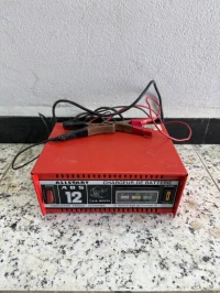 CHARGEUR BATTERIE 