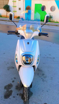 motos-et-scooters-vms-estate-x-2023-blida-algerie