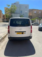 utilitaire-hyundai-h1-2018-vitre-2p-tiaret-algerie