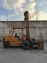 آلة-clark-a-pence-komatsu-fd-40-1988-البويرة-الجزائر