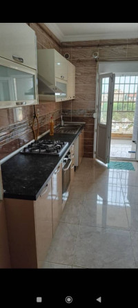 appartement-location-f4-alger-mahelma-algerie