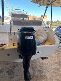 قوارب-صلبة-hors-bord-avec-moteur-60-suzuki-jamais-utiliser-القبة-الجزائر