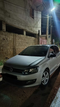 voitures-volkswagen-polo-2013-black-et-silver-bouchtata-skikda-algerie