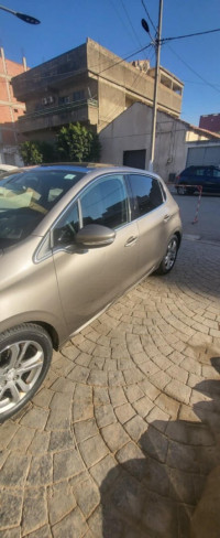 voitures-peugeot-208-2013-allure-alger-centre-algerie