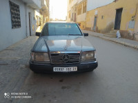 voitures-mercedes-benz-mercede-124-1992-nouveau-modele-hassi-ben-okba-oran-algerie