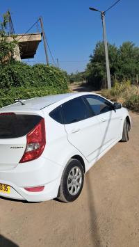 سيارات-hyundai-accent-rb-4-portes-2013-برج-منايل-بومرداس-الجزائر
