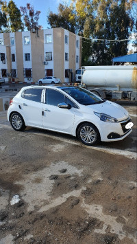 voitures-peugeot-208-2016-allure-facelift-batna-algerie