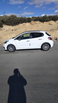 voitures-peugeot-208-2018-allure-facelift-hassi-messaoud-ouargla-algerie