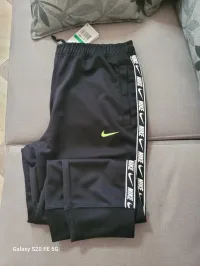 Vêtements et baskets Nike original 