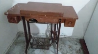 طاولة خياطه
