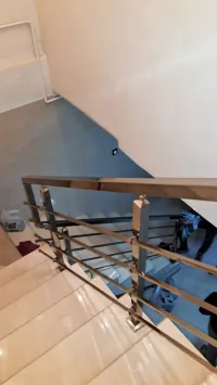 Rampe d'escalier et garde corps