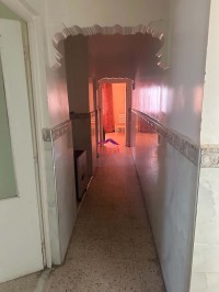 شقة-بيع-4-غرف-عنابة-الجزائر