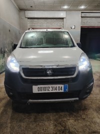 السيارات-النفعية-peugeot-partner-2014-عين-مليلة-أم-البواقي-الجزائر