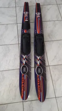 Paire de ski nautique