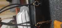 women-handbags-sac-en-cuir-de-taille-moyenne-et-marque-italienne-gianfranco-ferre-ben-aknoun-alger-algeria