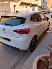 voitures-renault-clio-5-2023-biznis-remchi-tlemcen-algerie