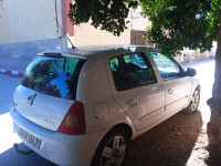 voitures-renault-clio-campus-2012-mesra-mostaganem-algerie