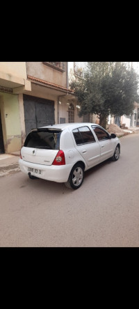 voitures-renault-clio-campus-2013-bye-mansourah-tlemcen-algerie