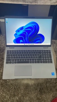 DELL LATITUDE 5530 i5-1245G7 16G 256SSD INTEL IRIS XE 