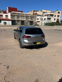 voitures-volkswagen-golf-7-2017-carat-plus-oran-algerie