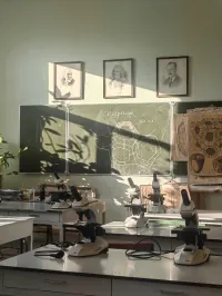Enseignante de sciences naturelles (svt)