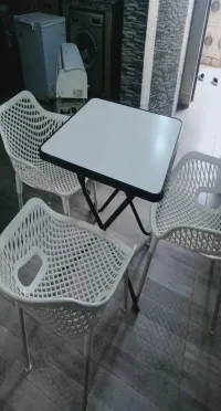 Table  et 4 chaise 