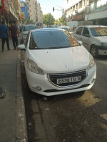 voitures-peugeot-208-2014-allure-ait-laziz-bouira-algerie