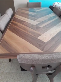 Table de salle à manger style parquet