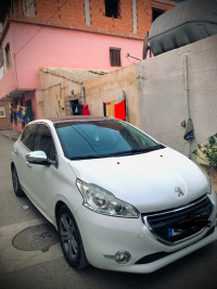 voitures-peugeot-208-2014-allure-tipaza-algerie