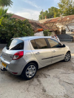 voitures-renault-clio-3-2010-blida-algerie