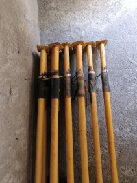 Étais metaliques