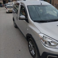 voitures-renault-kangoo-2024-loreate-batna-algerie