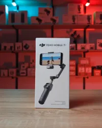 Dji Osmo Mobile 7P Stabilisateur pour smartphone avec suivi natif, extension