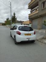 voitures-peugeot-208-2014-allure-hammam-dhalaa-msila-algerie