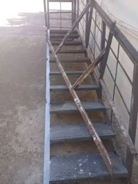 أدراج حديدية