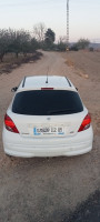 voitures-renault-207-2012-batna-algerie