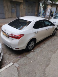 cars-toyota-corolla-2015-business-les-eucalyptus-alger-algeria