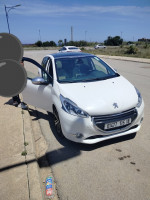 voitures-peugeot-208-2015-allure-taher-jijel-algerie