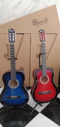Guitare classique *SEMTONI*