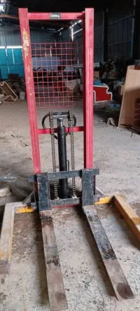 Gerbeur transpalette 