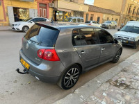 moyenne-berline-volkswagen-golf-5-2004-oran-algerie