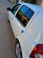 voitures-renault-clio-campus-2013-bye-saida-algerie