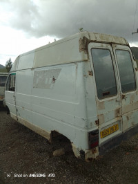 fourgon-renault-trafic-bordj-menaiel-boumerdes-algerie