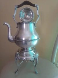 Ancienne Verseuse Théière Antique.. إبريق شاي قديم تقليدي فضي.