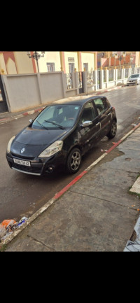 voitures-renault-clio-3-2010-ahmar-el-ain-tipaza-algerie