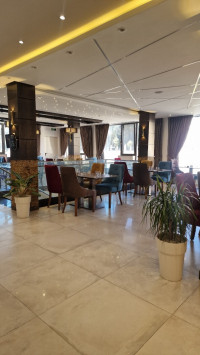 tourisme-gastronomie-serveur-et-commis-de-salle-restaurant-el-achour-alger-algerie