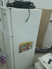 ثلاجة متوسطة الحجم تبرد 10/10