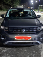 voitures-volkswagen-touran-cross-2021-guelma-algerie