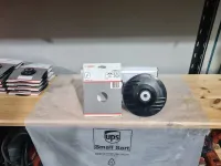 Plateau de ponçage Ø 180mm pour disques abrasifs sur fibres avec écrou BOSCH 2608601209 (Germany)